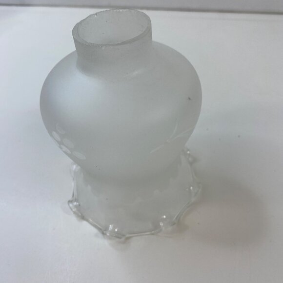 4 Vintage Frosted Glass Lamp Shades Etched Grapevine Design Ruffled Edge - Picture 7 of 14